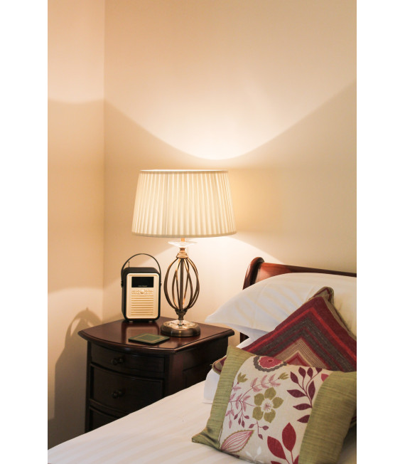 Flurlampe mit schwarzem Textilschirm