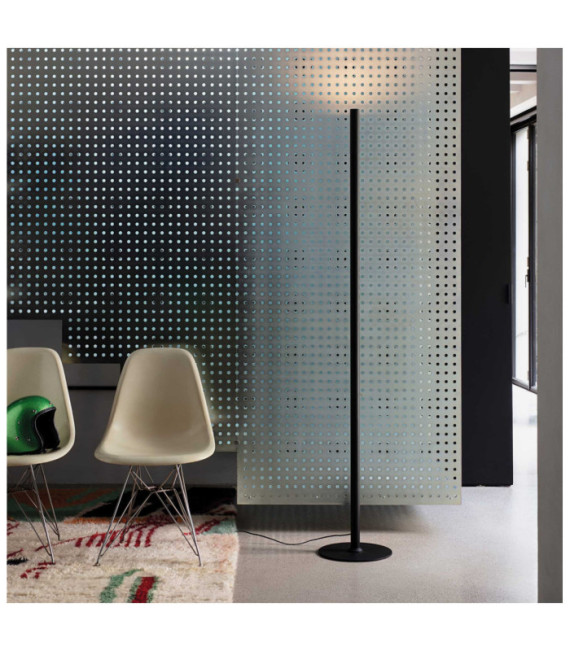 Lampada da terra a LED effetto metallo nero