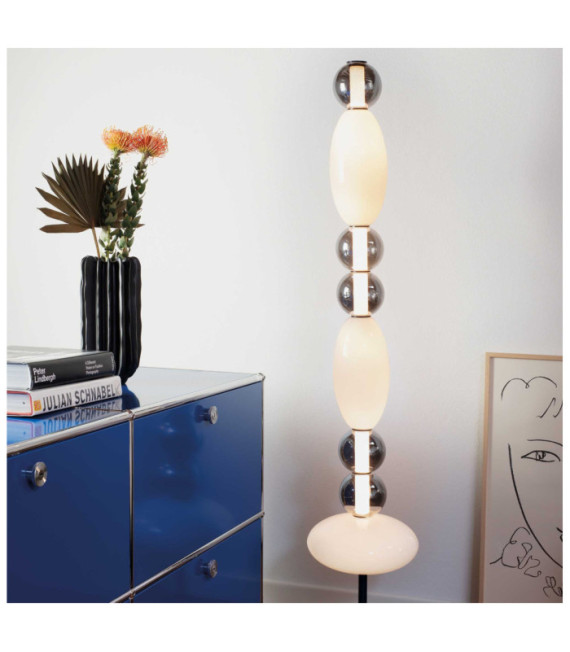 Lámpara de pie LED de cristal, metal negro