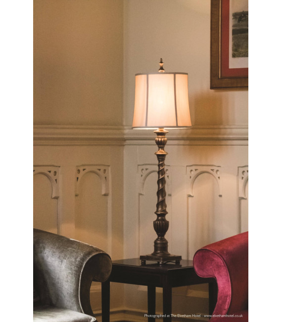 Augustinuslampe mit Lampenschirm